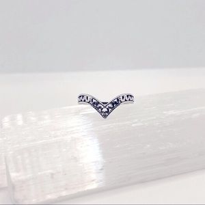 NEW! 925 Sterling Silver V shaped ring. GORGEOUS!
